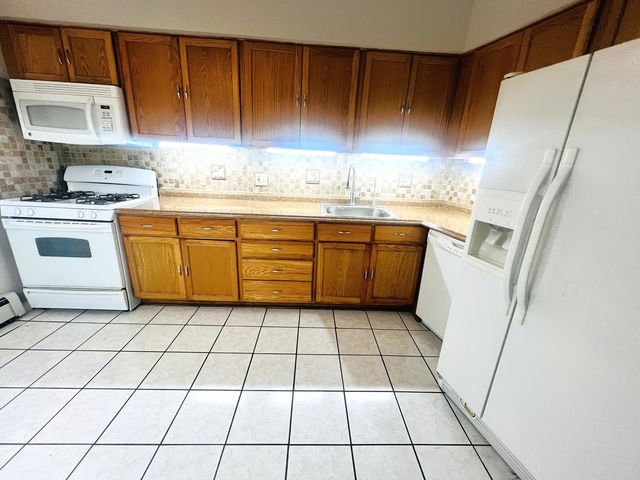 8152 Elmwood Avenue G4, Skokie, IL 60077