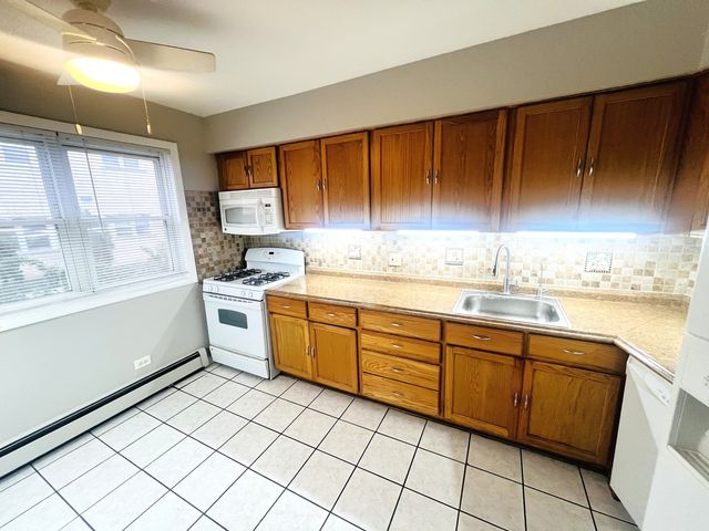 8152 Elmwood Avenue G4, Skokie, IL 60077