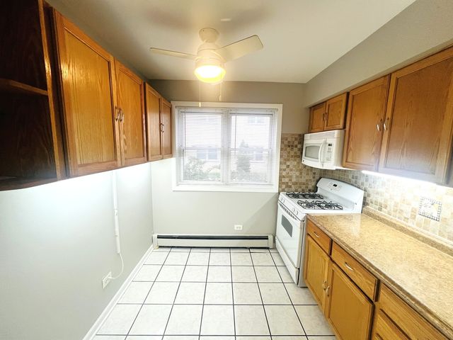 8152 Elmwood Avenue G4, Skokie, IL 60077