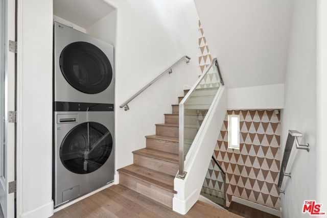 1745 S Barrington Avenue, Los Angeles, CA 90025