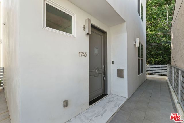 1745 S Barrington Avenue, Los Angeles, CA 90025