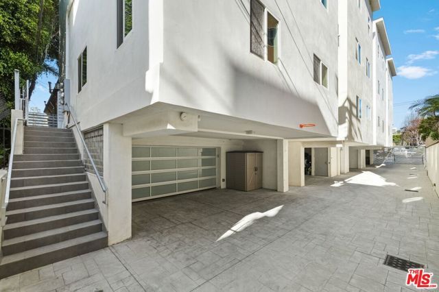 1745 S Barrington Avenue, Los Angeles, CA 90025