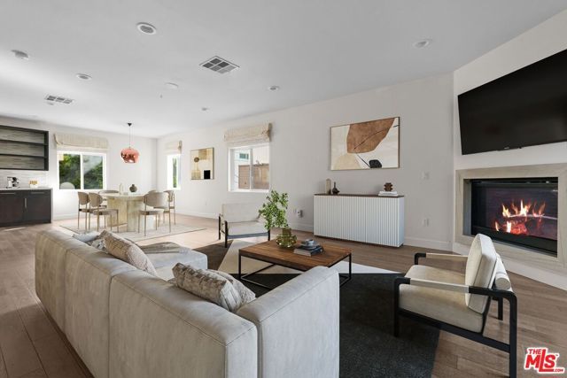 1745 S Barrington Avenue, Los Angeles, CA 90025