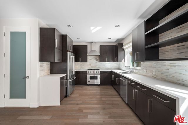 1745 S Barrington Avenue, Los Angeles, CA 90025