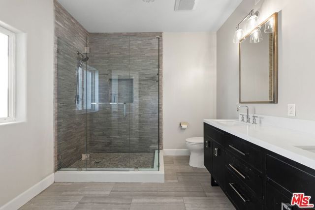1745 S Barrington Avenue, Los Angeles, CA 90025