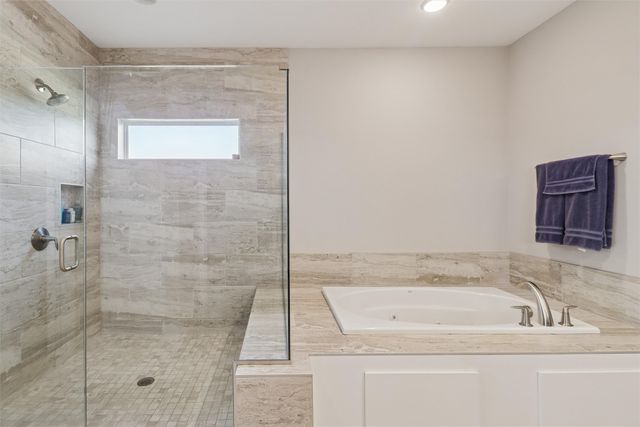 1601 N G Street, Indianola, IA 50125