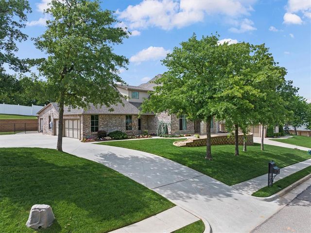 2801 Woodland Creek Drive, Edmond, OK 73034