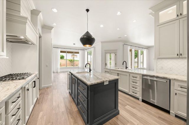2801 Woodland Creek Drive, Edmond, OK 73034