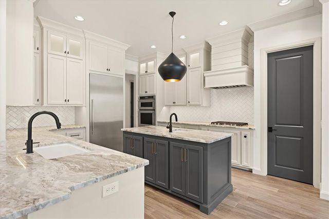 2801 Woodland Creek Drive, Edmond, OK 73034