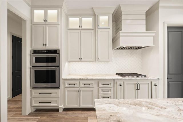 2801 Woodland Creek Drive, Edmond, OK 73034