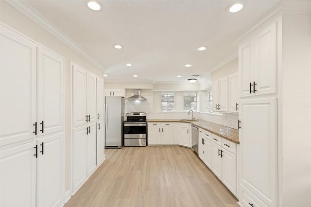 9110 Godstone Lane, Spring, TX 77379