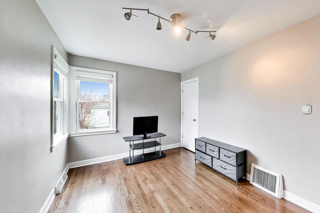 5117 N Newland Avenue, Chicago, IL 60656