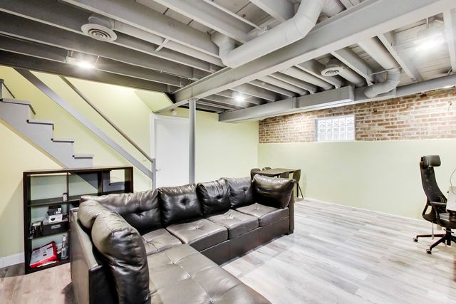 5117 N Newland Avenue, Chicago, IL 60656