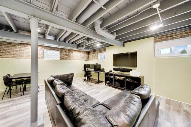 5117 N Newland Avenue, Chicago, IL 60656