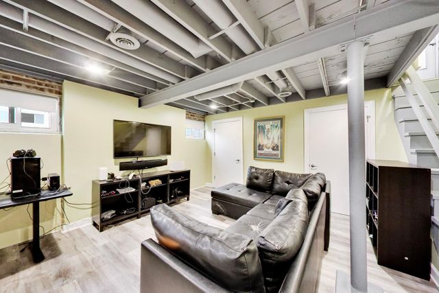 5117 N Newland Avenue, Chicago, IL 60656