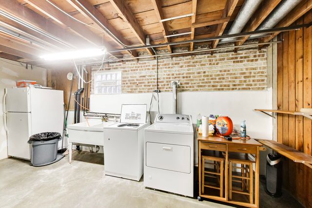 5117 N Newland Avenue, Chicago, IL 60656