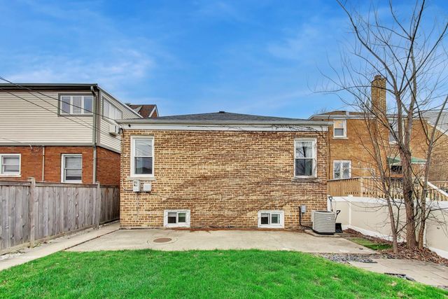5117 N Newland Avenue, Chicago, IL 60656