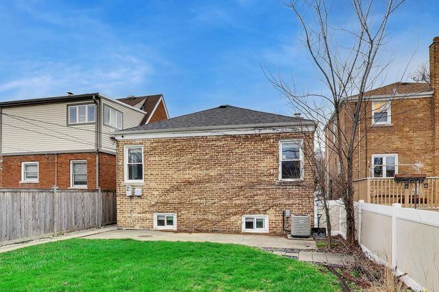 5117 N Newland Avenue, Chicago, IL 60656