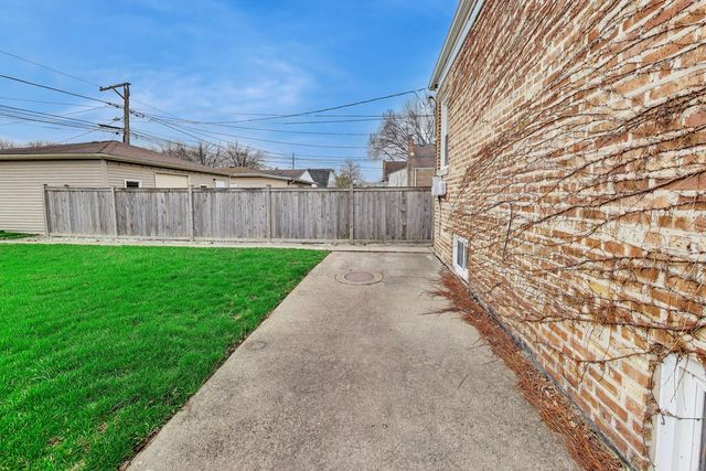 5117 N Newland Avenue, Chicago, IL 60656