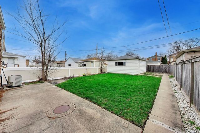 5117 N Newland Avenue, Chicago, IL 60656