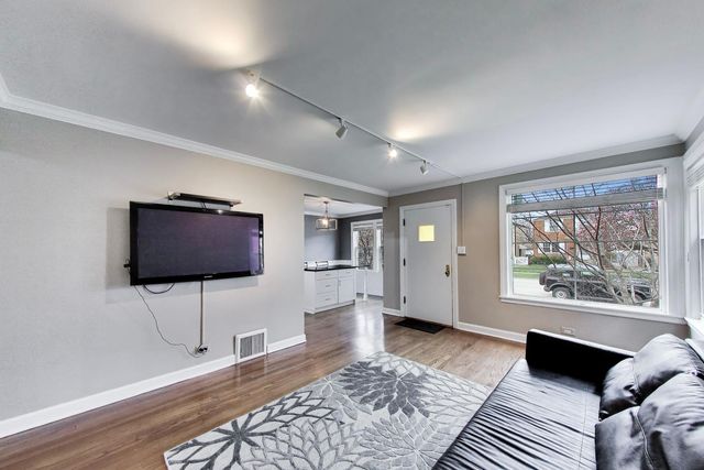 5117 N Newland Avenue, Chicago, IL 60656