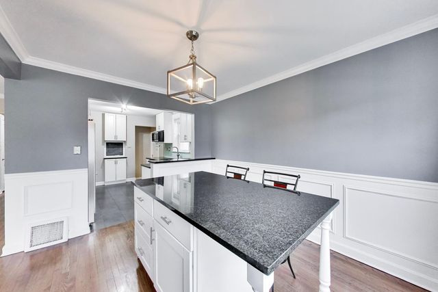 5117 N Newland Avenue, Chicago, IL 60656