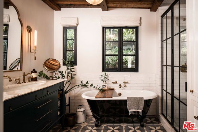 8920 Wonderland Avenue, Los Angeles, CA 90046
