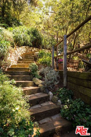 8920 Wonderland Avenue, Los Angeles, CA 90046