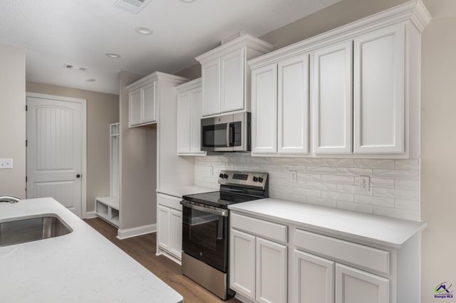 203 Farmland Circle, Perry, GA 31069