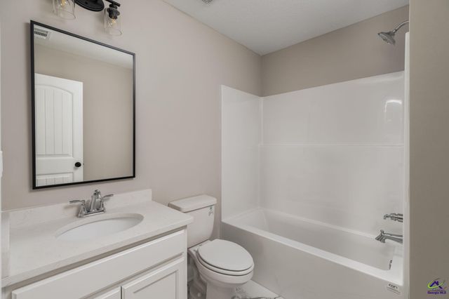 203 Farmland Circle, Perry, GA 31069