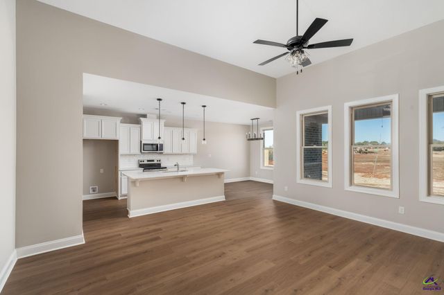 203 Farmland Circle, Perry, GA 31069