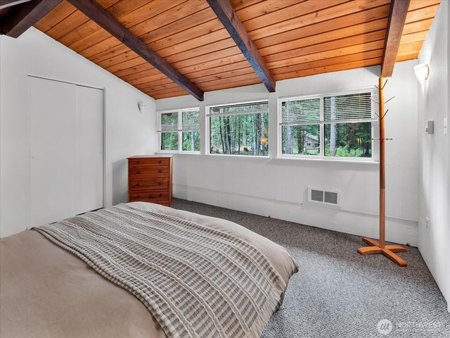 17117 Riverview E, Enumclaw, WA 98022