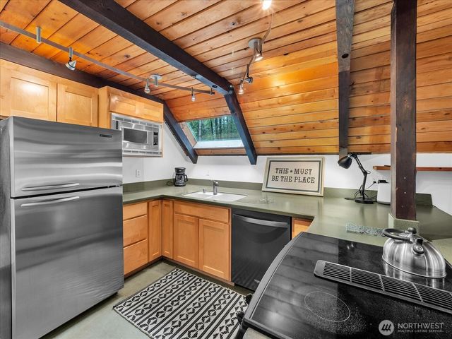 17117 Riverview E, Enumclaw, WA 98022