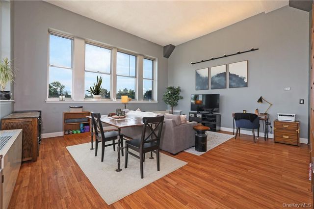 1 Landmark Square 327, Port Chester, NY 10573