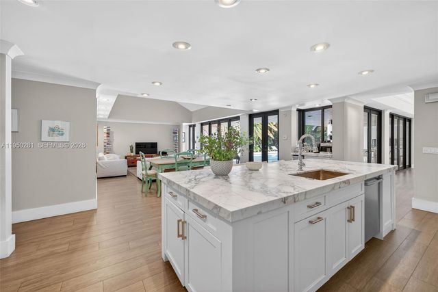 7681 SW 107th St, Pinecrest, FL 33156