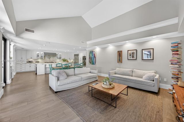 7681 SW 107th St, Pinecrest, FL 33156