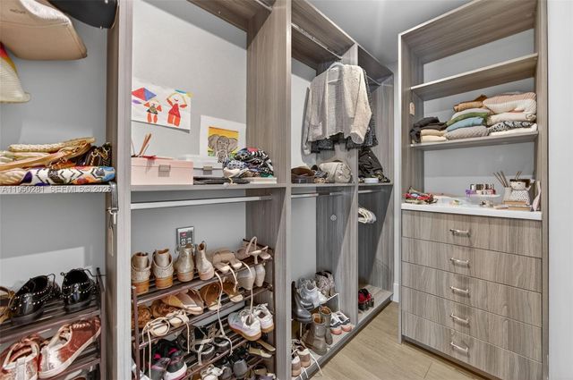 7681 SW 107th St, Pinecrest, FL 33156