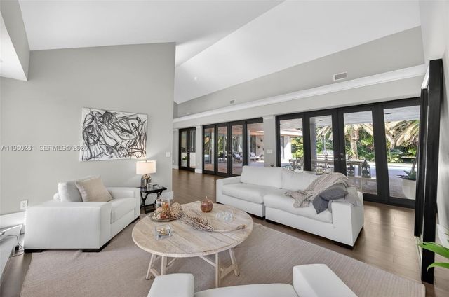 7681 SW 107th St, Pinecrest, FL 33156