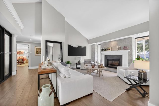 7681 SW 107th St, Pinecrest, FL 33156