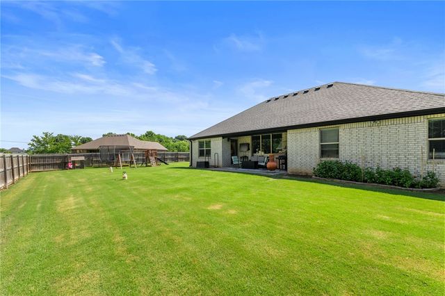 1685 Monarch Avenue, Fayetteville, AR 72701