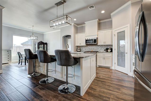 10624 Two Lakes Drive, Yukon, OK 73099