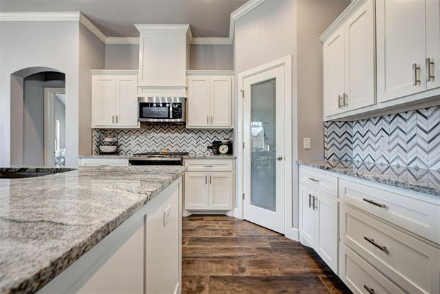 10624 Two Lakes Drive, Yukon, OK 73099