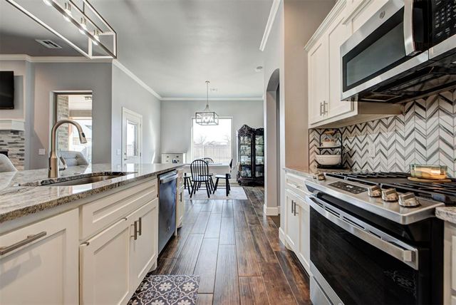 10624 Two Lakes Drive, Yukon, OK 73099