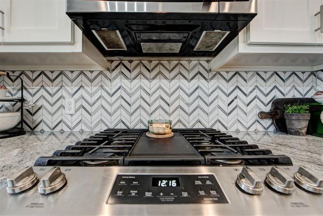 10624 Two Lakes Drive, Yukon, OK 73099