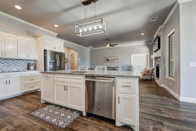 10624 Two Lakes Drive, Yukon, OK 73099