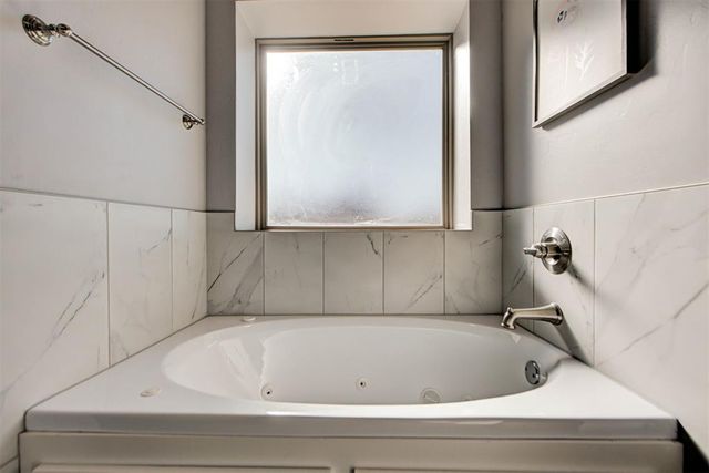 10624 Two Lakes Drive, Yukon, OK 73099