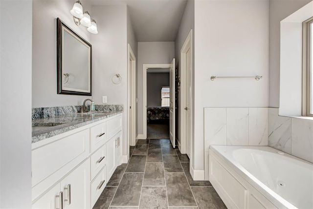 10624 Two Lakes Drive, Yukon, OK 73099