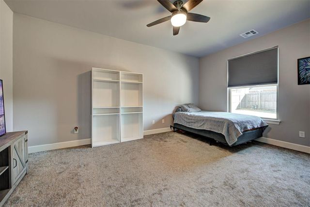 10624 Two Lakes Drive, Yukon, OK 73099