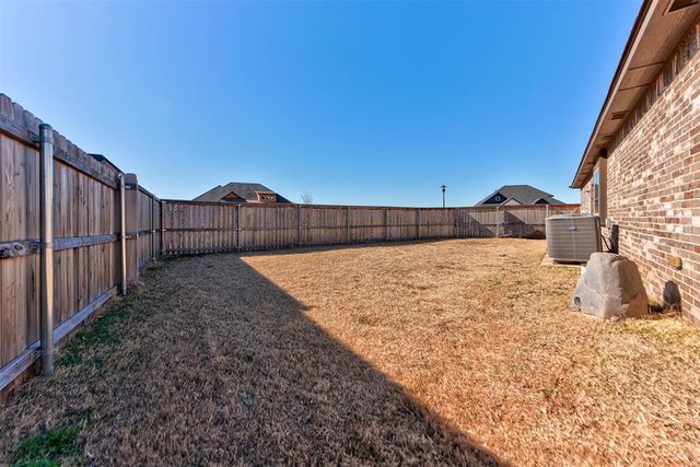 10624 Two Lakes Drive, Yukon, OK 73099