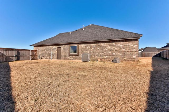 10624 Two Lakes Drive, Yukon, OK 73099